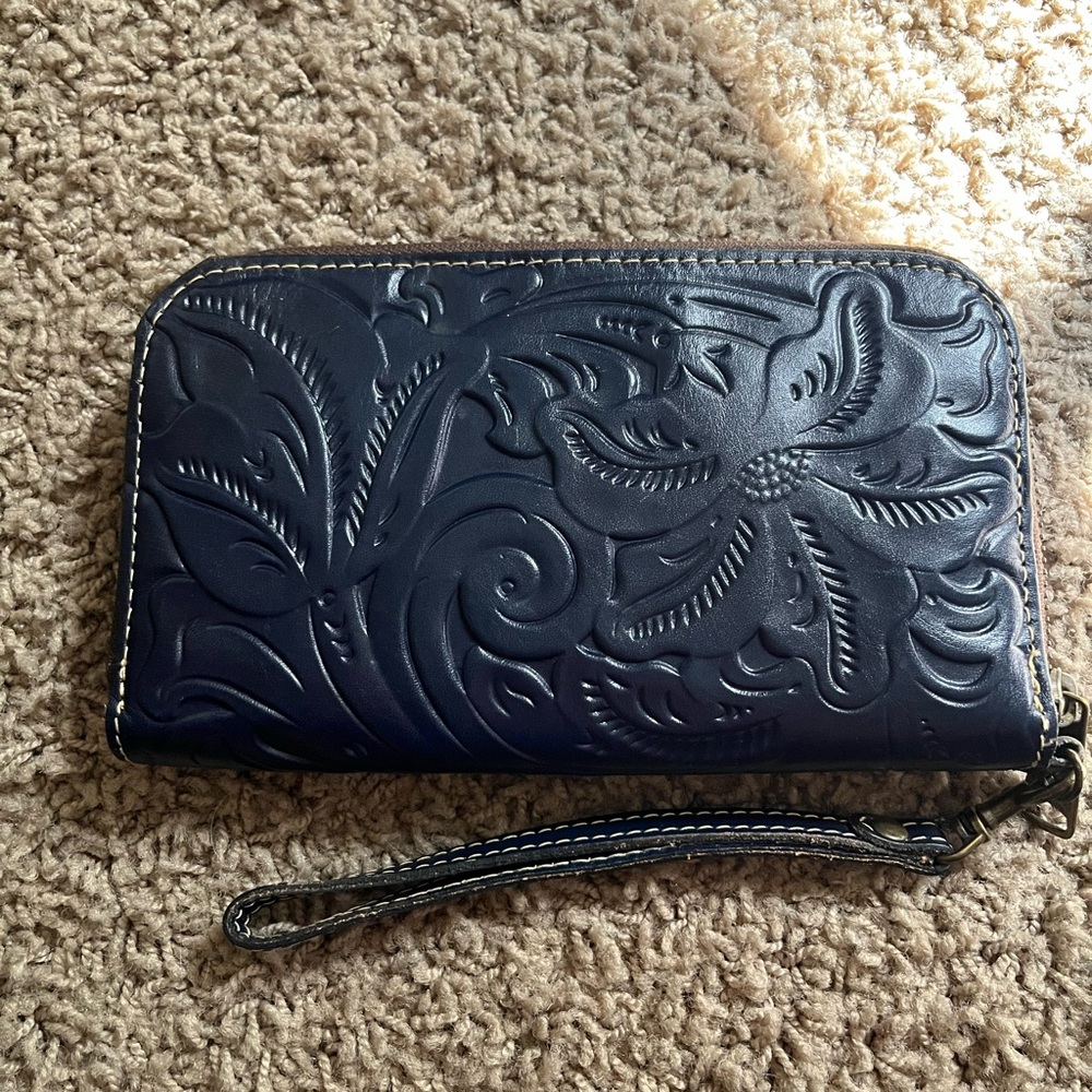 Patricia Nash zip around wallet